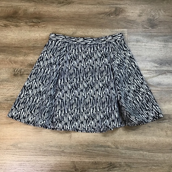 Divided Skirt Size 4 Mini Circle Abstract Stripe Pattern Line Design Black White - Picture 1 of 11